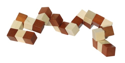 Würfelschlange aus Holz – Natur-Braun